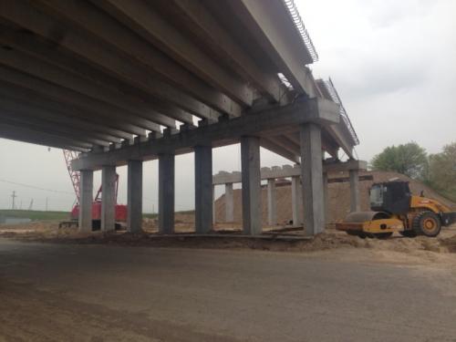 Installation of  T-beams at overpass (PK 636)