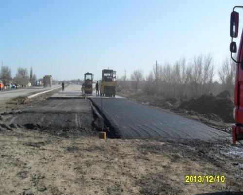 Construction of asphalt concrete on bridge