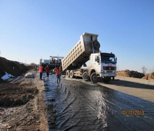 Laying of cement pavement km 639-640 