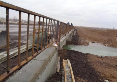 Construction of  guard railings on the bridge PK 864+68 ( left)