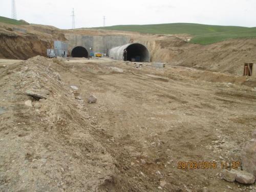 PK 360. Outlet portal of the tunnel. Excavations are not conducted. Oversized material is not removed