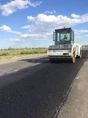 Photo No.10  Rolling of wearing course from CSMA-20 at km 1646+742 on right lane of road July 14, 2016